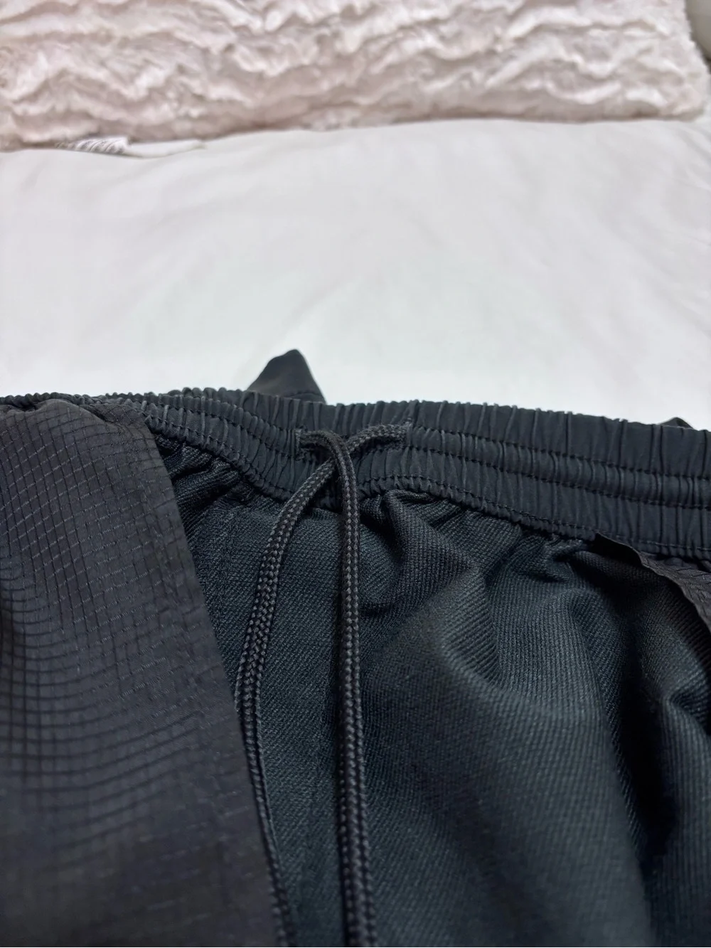 Banana Republic Men’s L Black Performance Stretch Shorts 9”